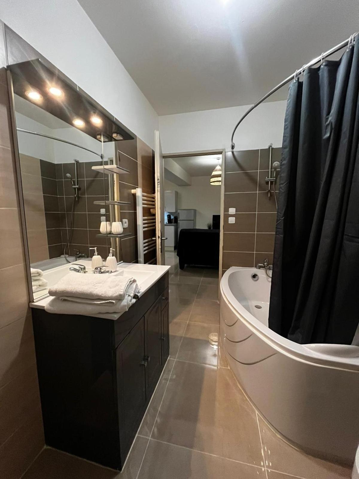 Appartement Des Carmes Nimes Ngoại thất bức ảnh