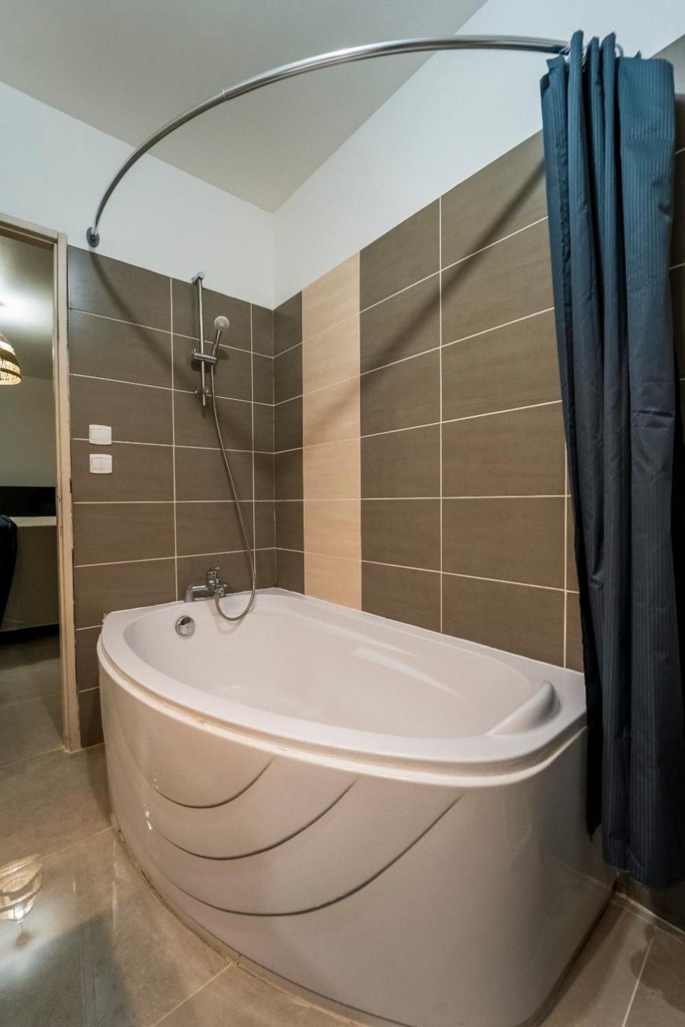 Appartement Des Carmes Nimes Ngoại thất bức ảnh