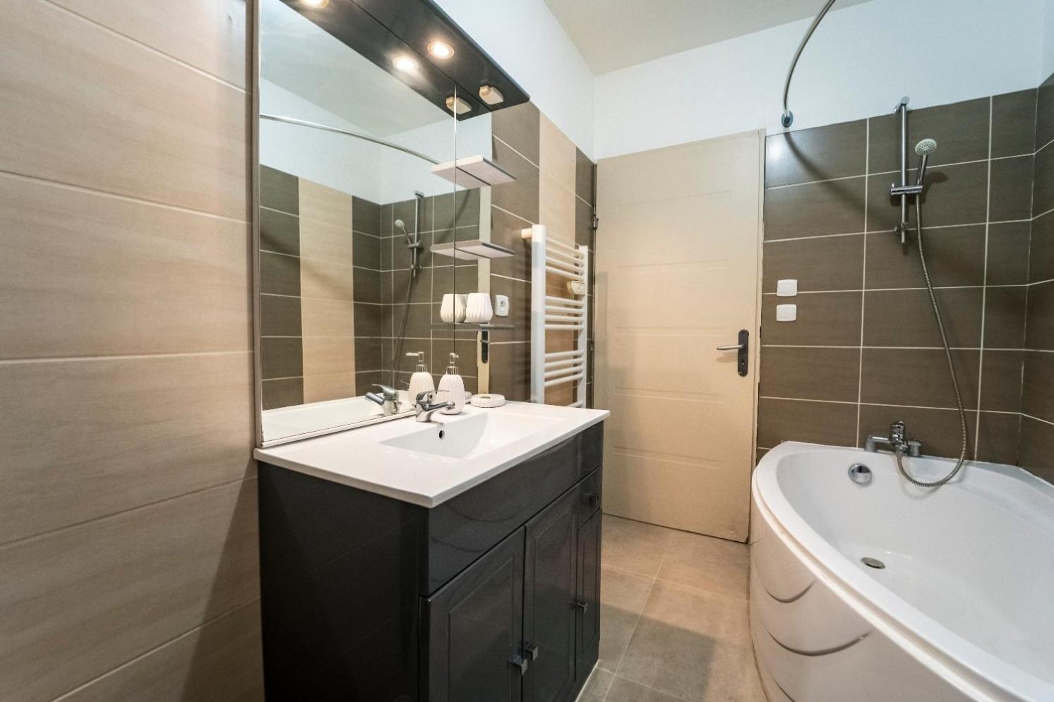 Appartement Des Carmes Nimes Ngoại thất bức ảnh